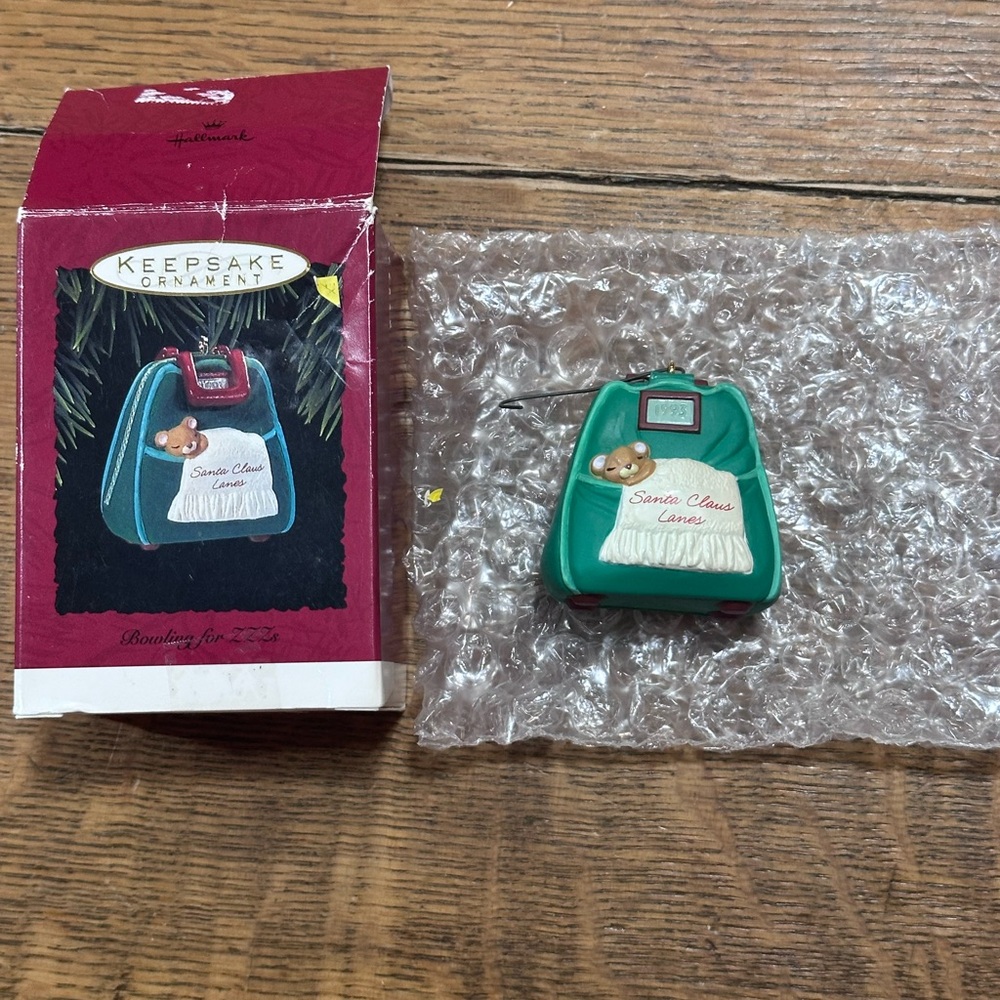 Hallmark Keepsake Ornament‎ vintage titled "Bowling for ZZZs"1993 mouse